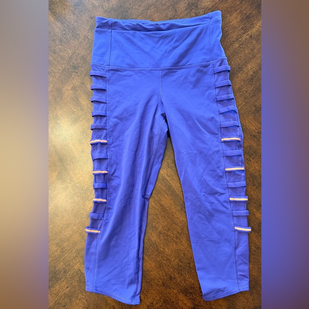 Lululemon Breezy Crop Iris Flower Purple Activewear Leggings Size 4